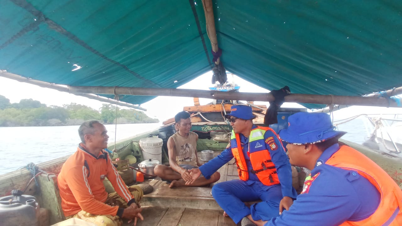 Patroli Satpolairud Polres Kepulauan Seribu Gelar Patroli Dialogis Laut, Ajak Nelayan Waspada Cuaca Buruk dan Gunakan Layanan Darurat 110