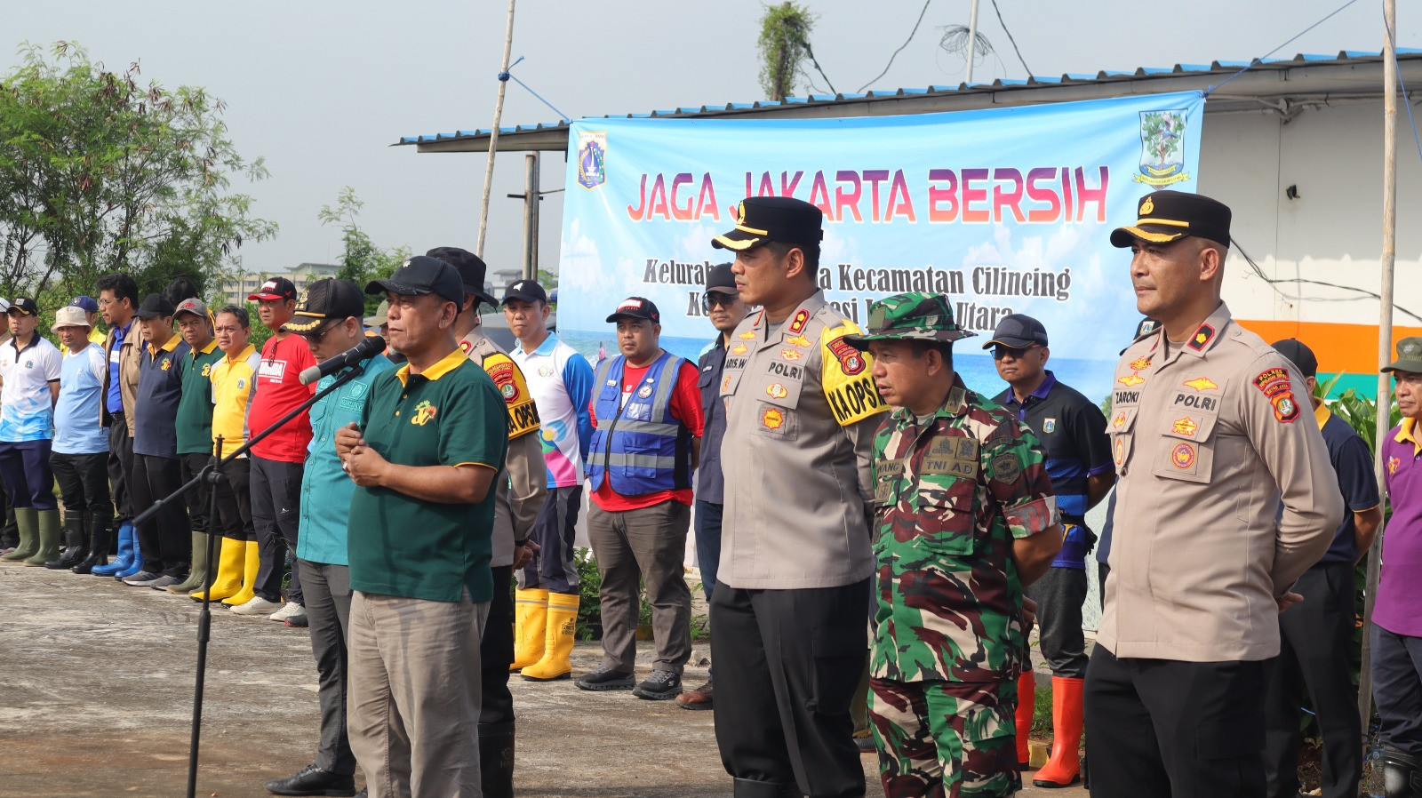 Wakapolres Kepulauan Seribu Hadiri Kegiatan “Jaga Jakarta Bersih” Forkopimko Jakarta Utara di Pantai Marunda