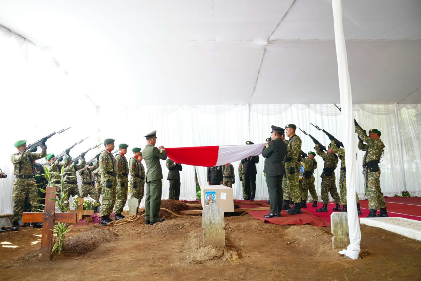 Bentuk Penghormatan Negara, Panglima TNI Pimpin Upacara Pemakaman Militer