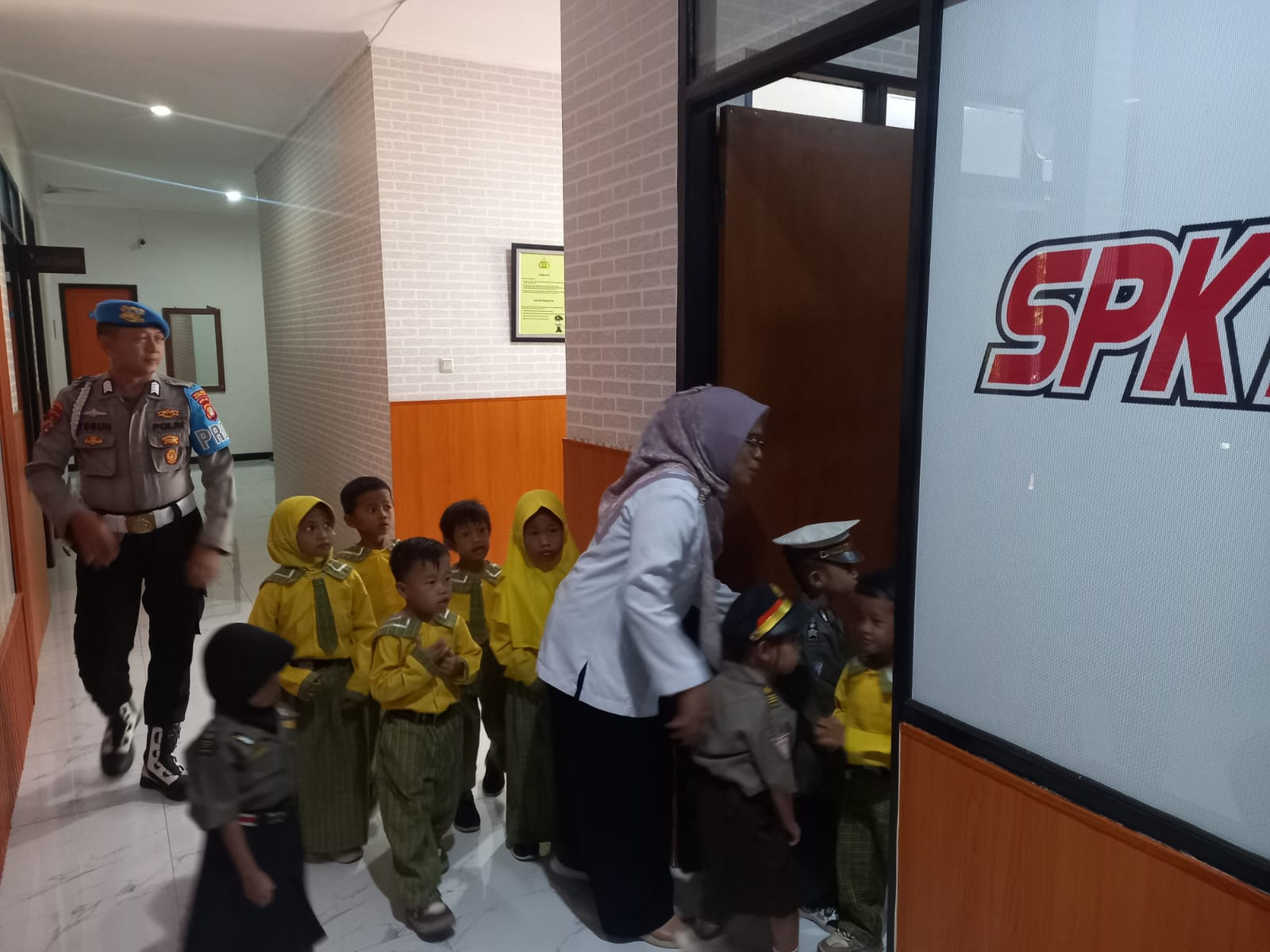 Polsek Kepulauan Seribu Selatan Kenalkan Profesi Kepolisian kepada Siswa TK/RA Al-Ishlah Islamiyah Pulau Tidung
