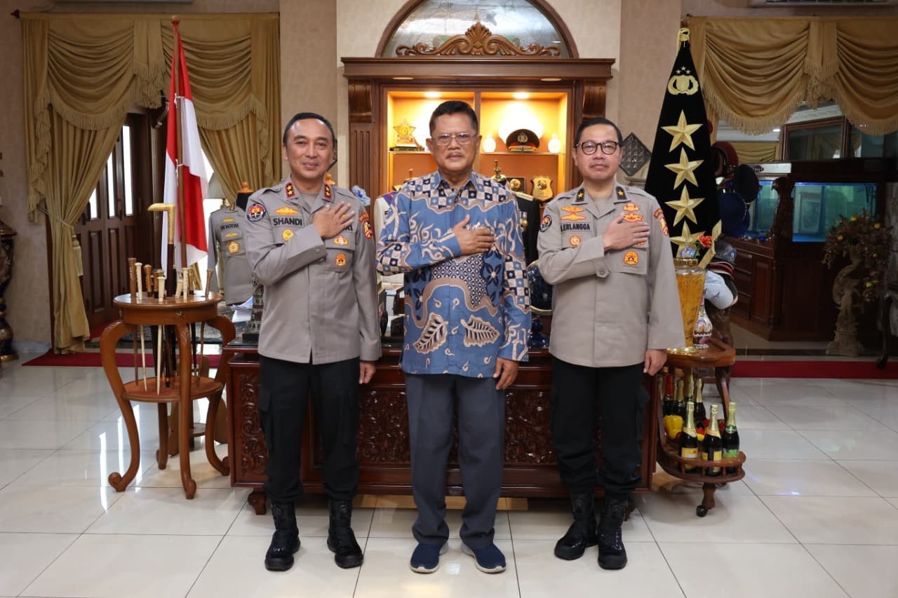 Jajaran Divhumas Polri Laksanakan Anjangsana ke Jend. Pol (Purn) Da'i Bachtiar