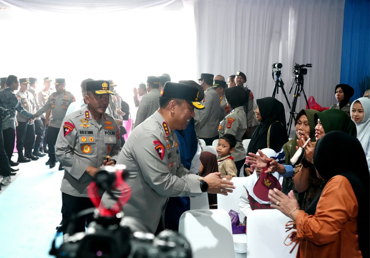 Wakapolri Berikan Santunan dan  Bakti Sosial Kepada Warga Sekitar  SMA Kemala Taruna Bhayangkara Bogor