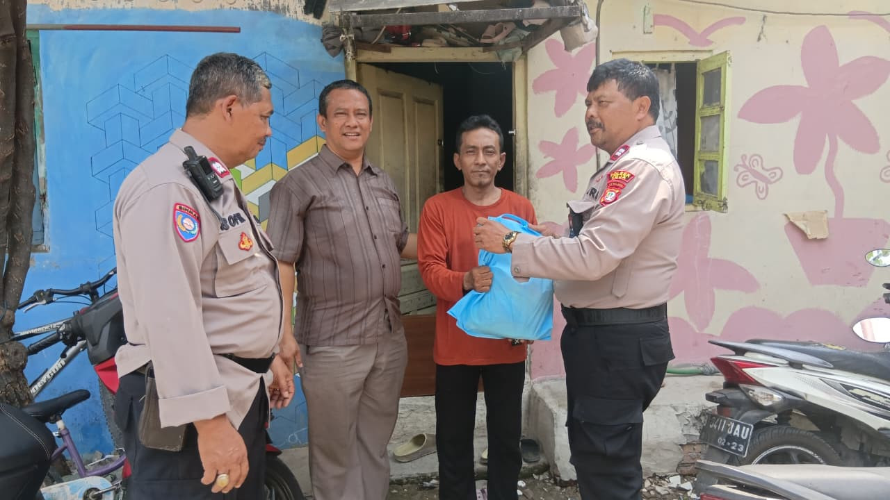 Kapolda Metro Jaya Salurkan Bantuan Sosial untuk Warga Kampung Beting, Polisi Perkuat Kepedulian dan Pesan Kamtibmas