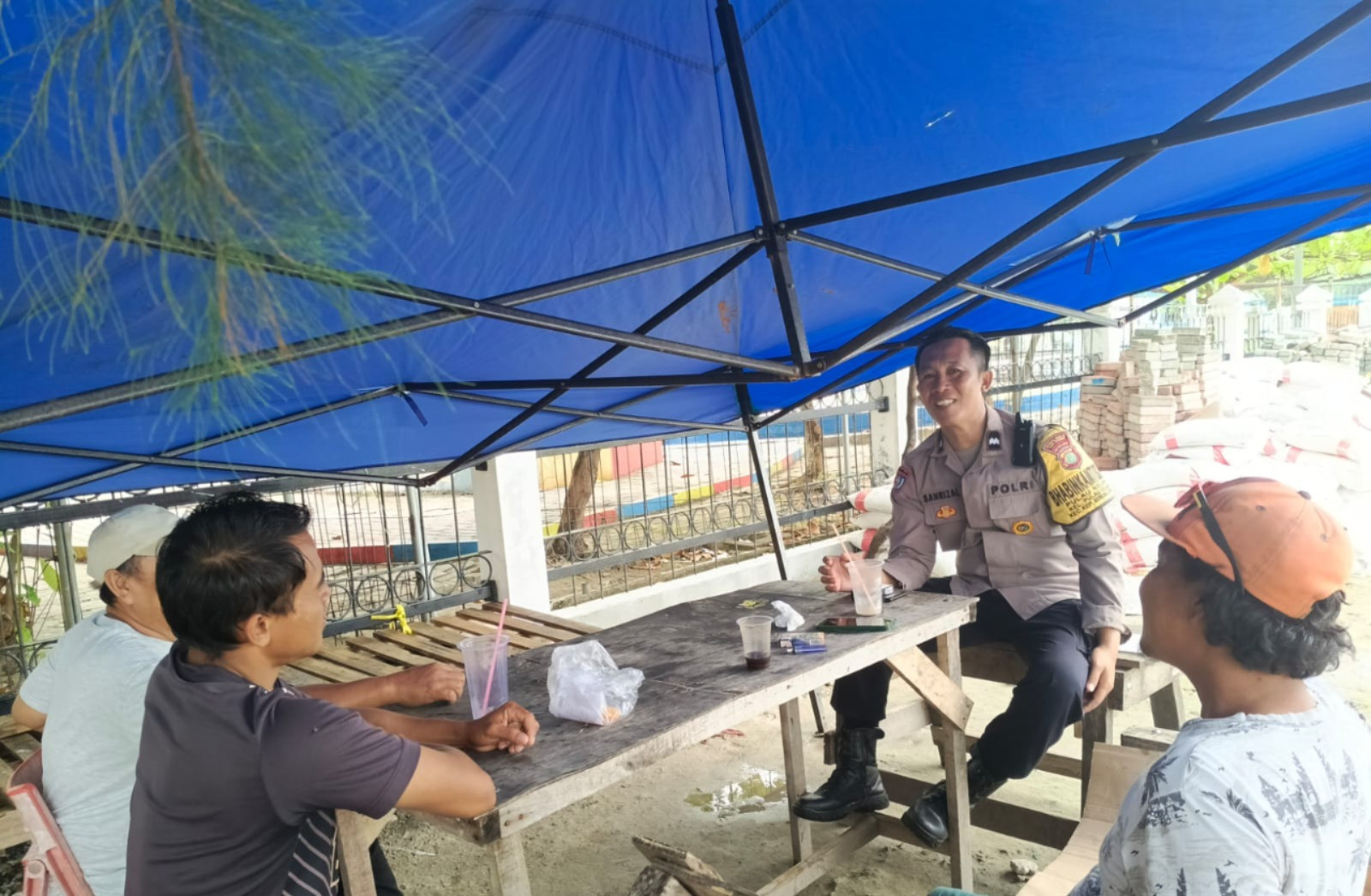 Bhabinkamtibmas Pulau Kelapa Sosialisasikan Call Center 110, Ajak Warga Bersama Jaga Jakarta