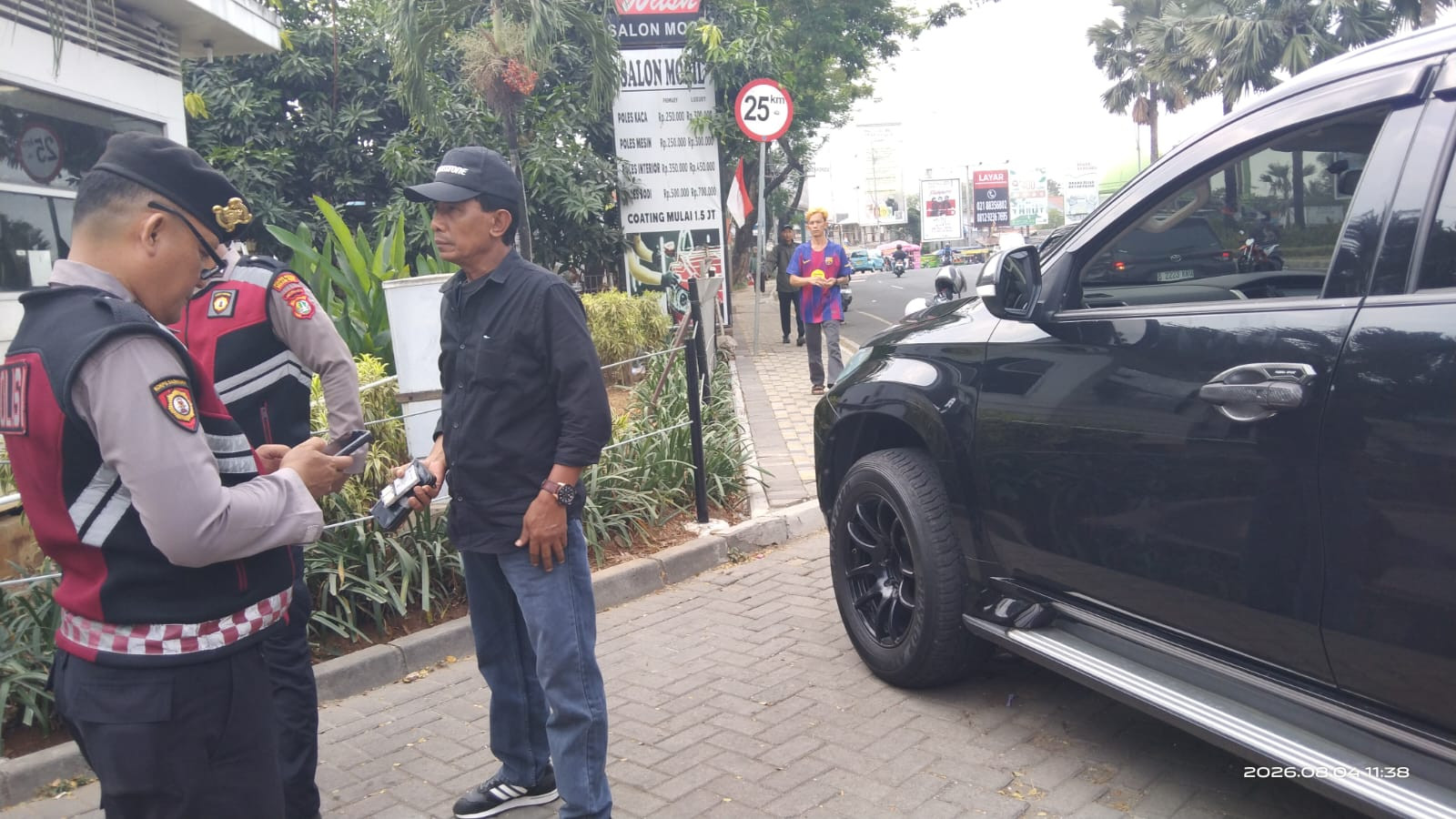 Respon Cepat Polsek Bekasi Utara Tangani Aduan Pecah Kaca Mobil di Boulevard Timur
