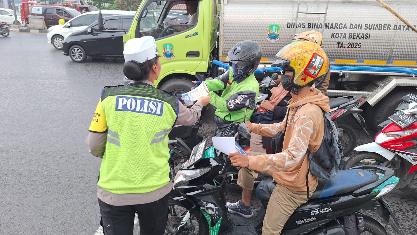 Operasi Zebra Jaya 2025 Hari Kedua, Satlantas Polres Metro Bekasi Kota Sisir Exit Tol Bekasi Barat