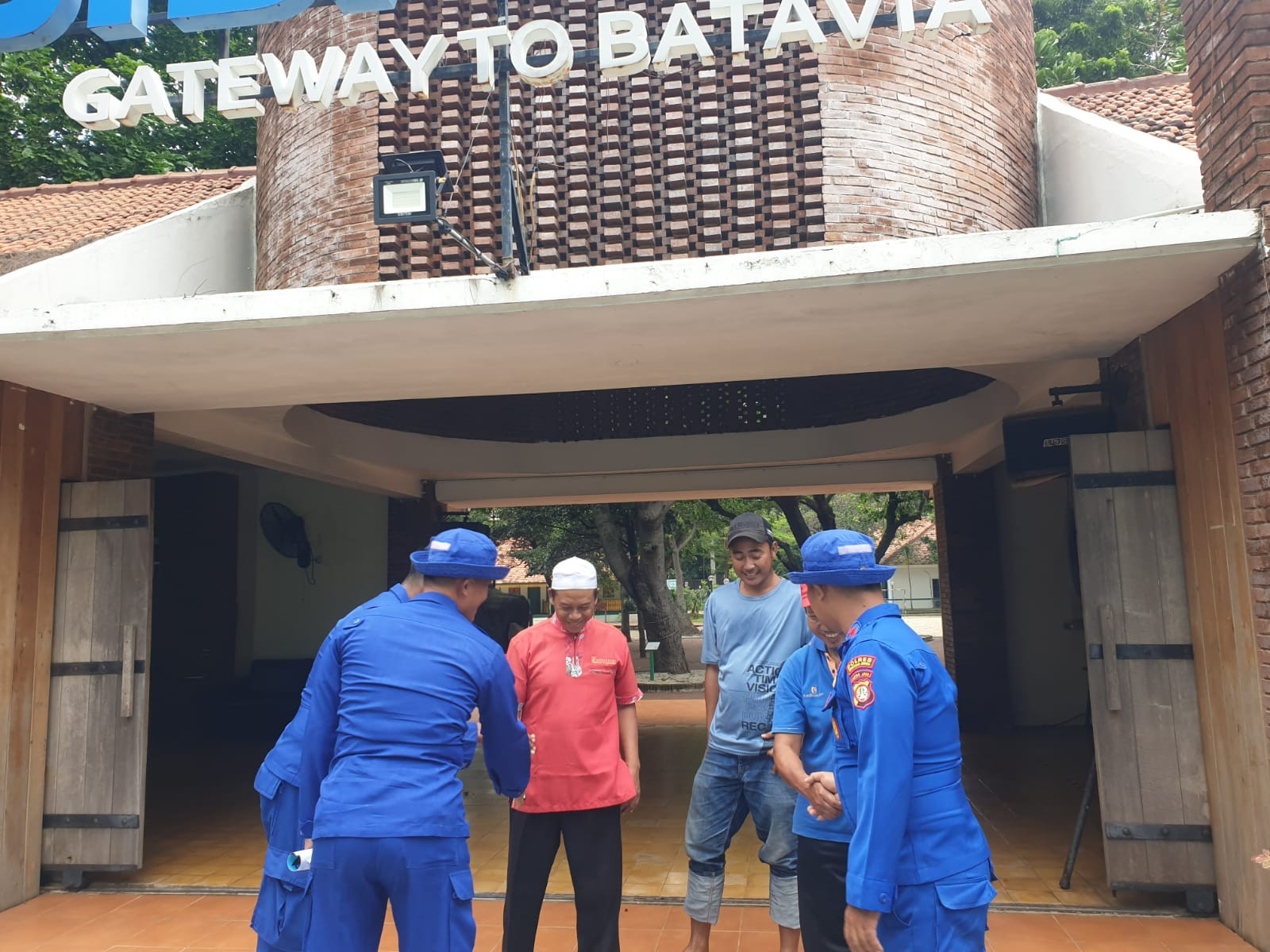 Patroli Dialogis Laut Satpolairud Polres Kepulauan Seribu Antisipasi Perompakan, Nelayan Diimbau Gunakan Life Jacket dan Manfaatkan Layanan 110