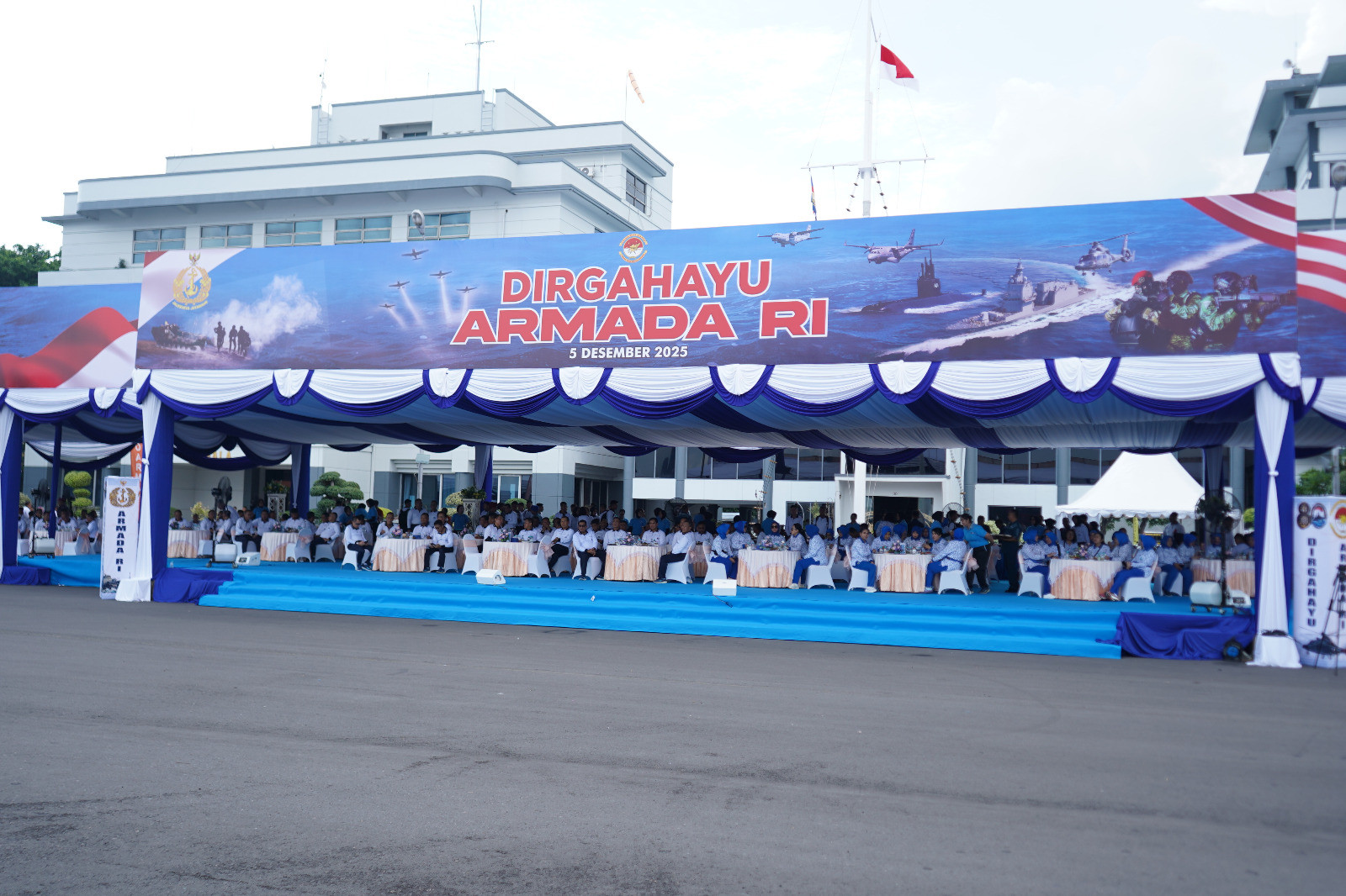 Komandan Lanal Bandung Ikuti Olahraga Bersama KASAL Dalam Rangka HUT Armada RI Tahun 2025