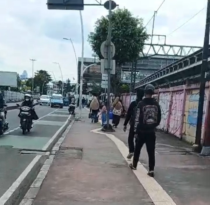 Polisi Gerak Cepat! 2 Copet Viral di Jatinegara Ditangkap dalam Hitungan Jam, Sebuah Sajam Disita