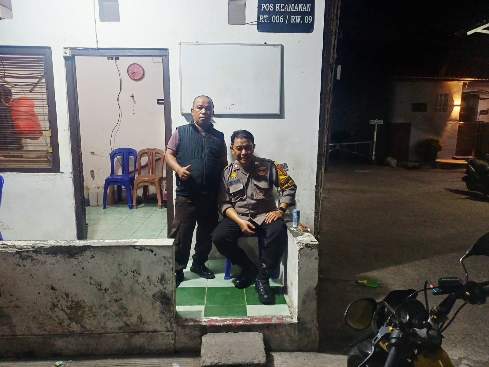 Patroli Satkamling, Bhabinkamtibmas Kranji Pastikan Wilayah Aman