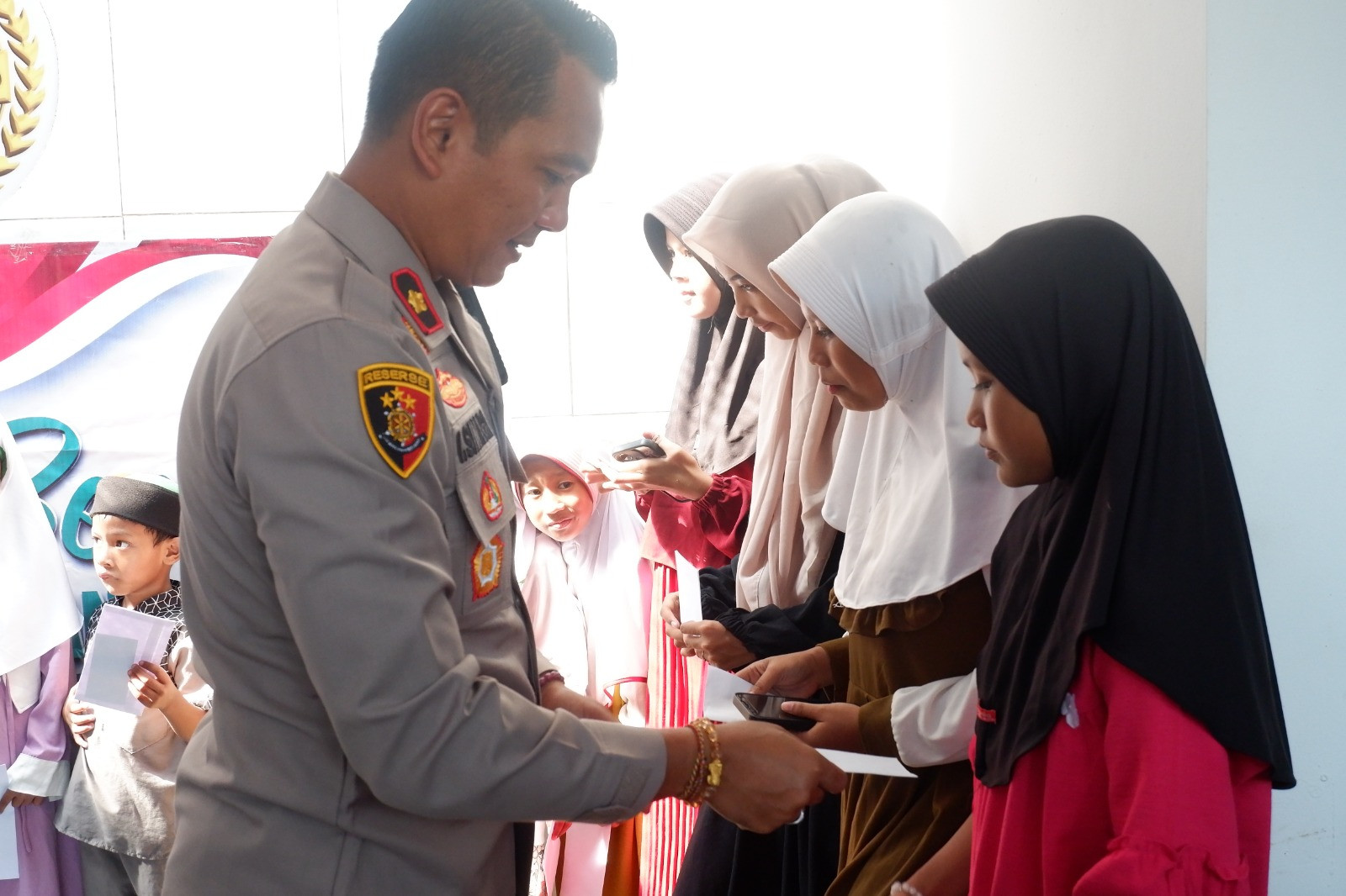 Kapolsek Pademangan Gelar Jumat Berkah dan Santunan untuk Anak Yatim serta Dhuafa