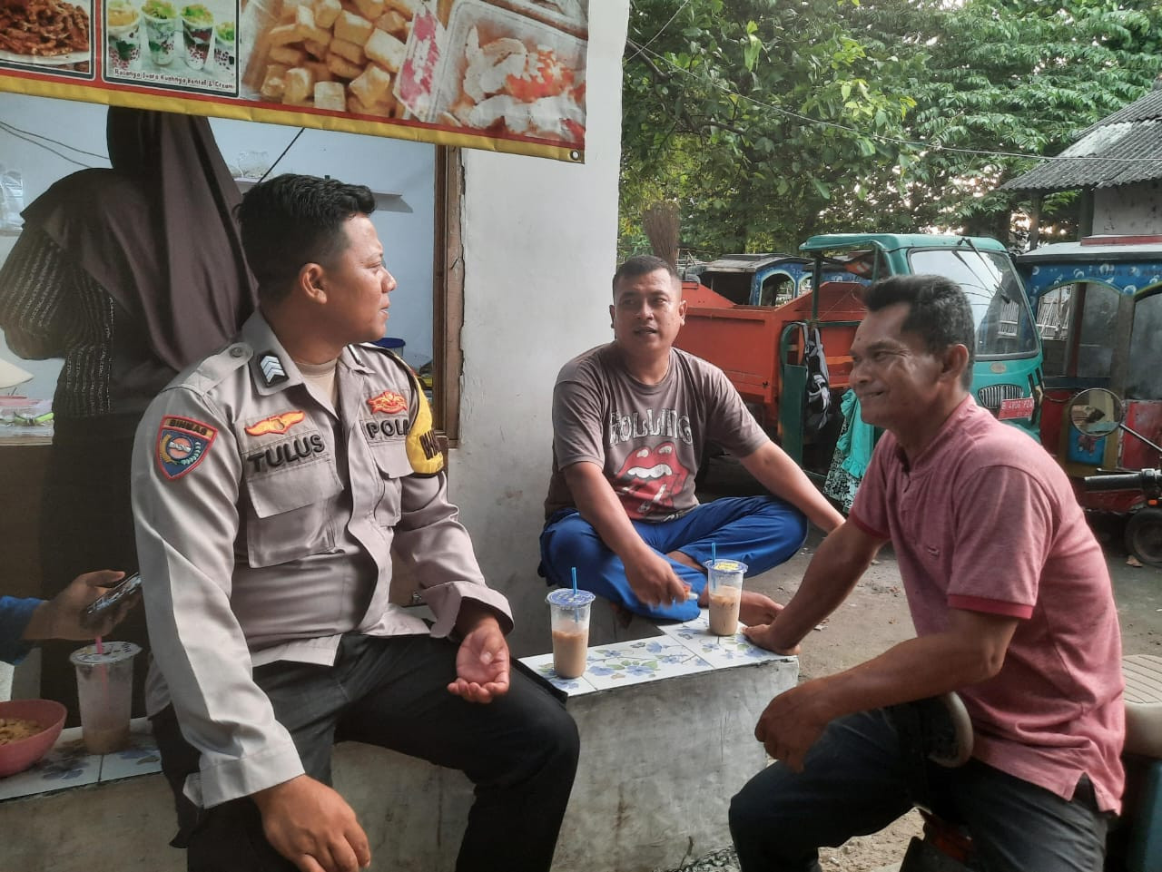 Bhabinkamtibmas Pulau Lancang Sosialisasikan Layanan Call Center 110 kepada Warga