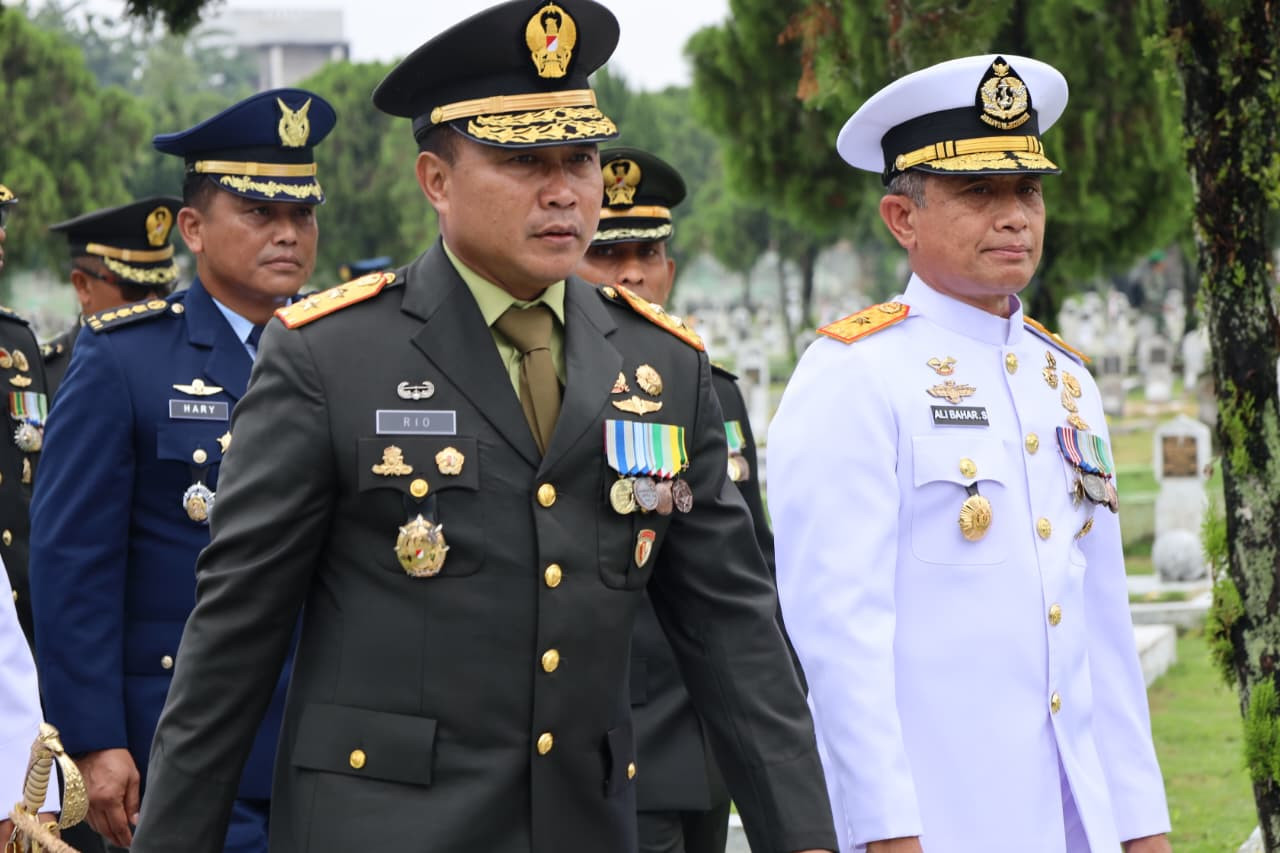 Sambut HUT Ke-80 TNI, Kodaeral I Laksanakan Ziarah Nasional di TMP Bukit Barisan