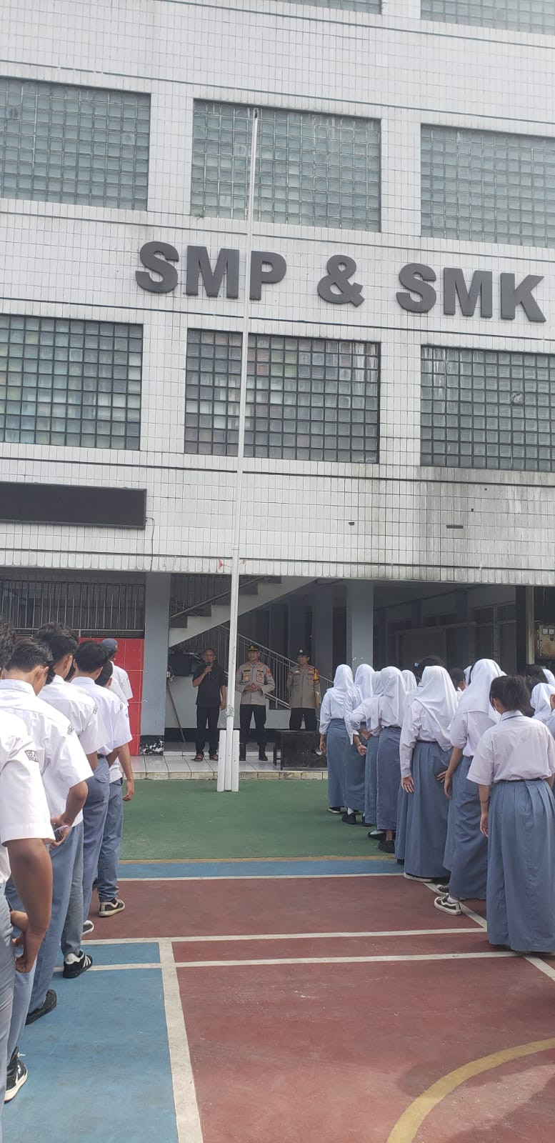 Wakapolsek Pondok Gede Sampaikan Maklumat Kapolres kepada Siswa SMK Hutama