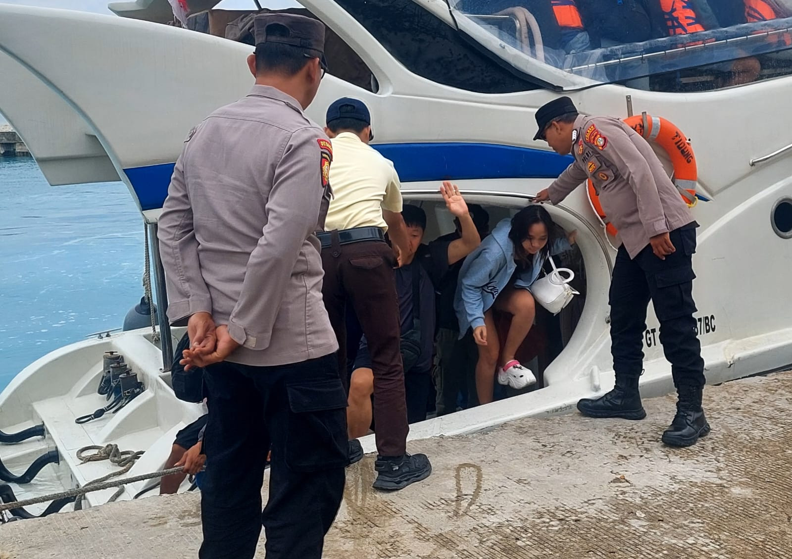 Strong Point di Dermaga, Kapolres Kepulauan Seribu Tekankan Pelayanan Humanis dan Keselamatan Penumpang