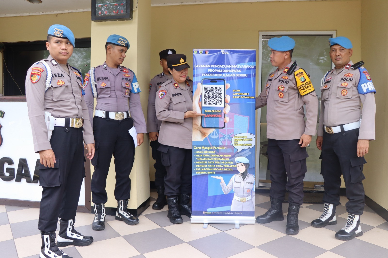 Propam dan Siwas Polres Kepulauan Seribu Sosialisasikan Barcode Yanduan Online di Marina Ancol