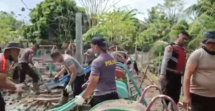 Gotong Royong Polri dan Masyarakat, Polres Pidie Jaya Percepat Pemulihan Pascabanjir dan Fasilitas Pendidikan