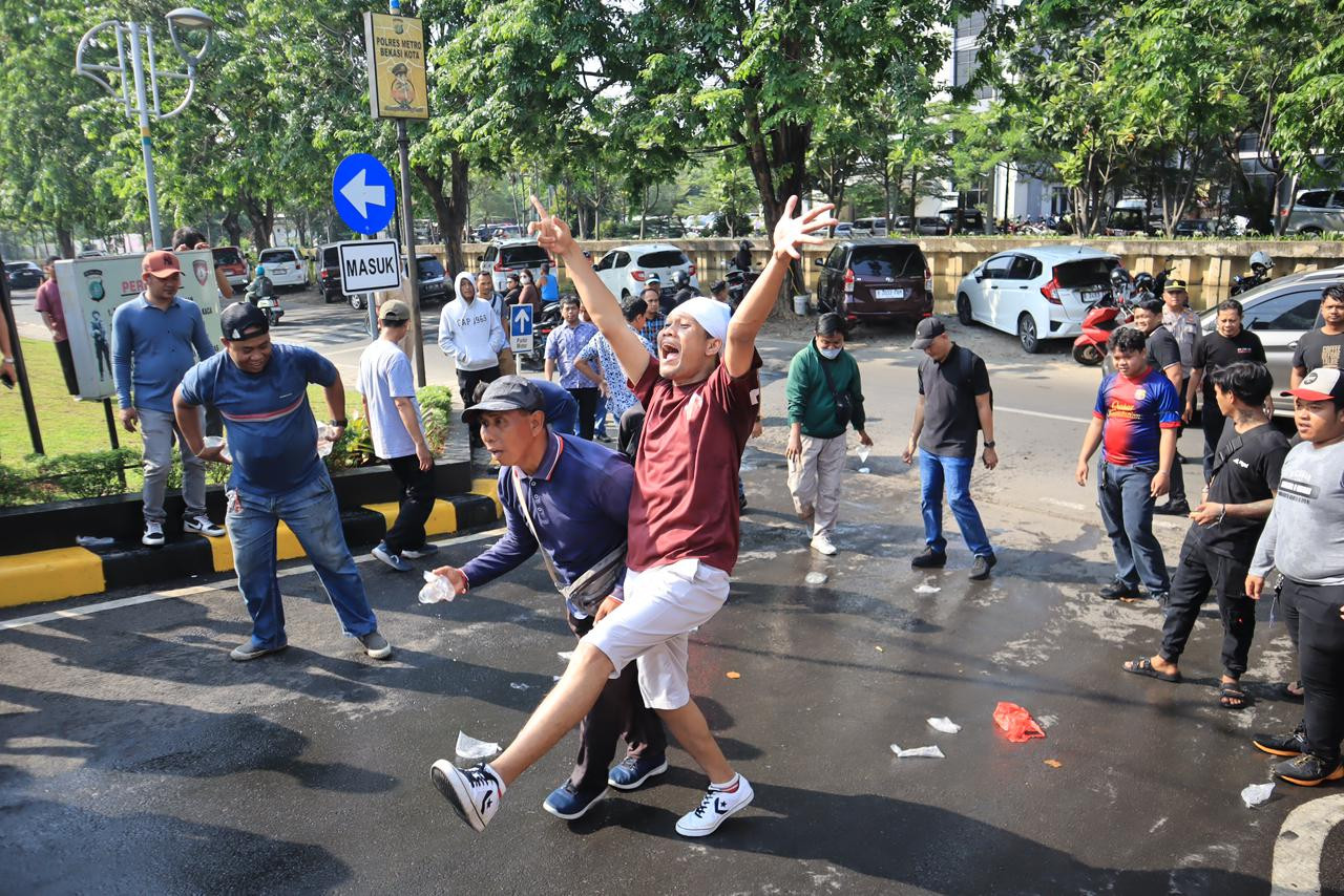 Siap Hadapi Ancaman, Polres Metro Bekasi Kota Gelar Simulasi Sispam Mako Skala Besar