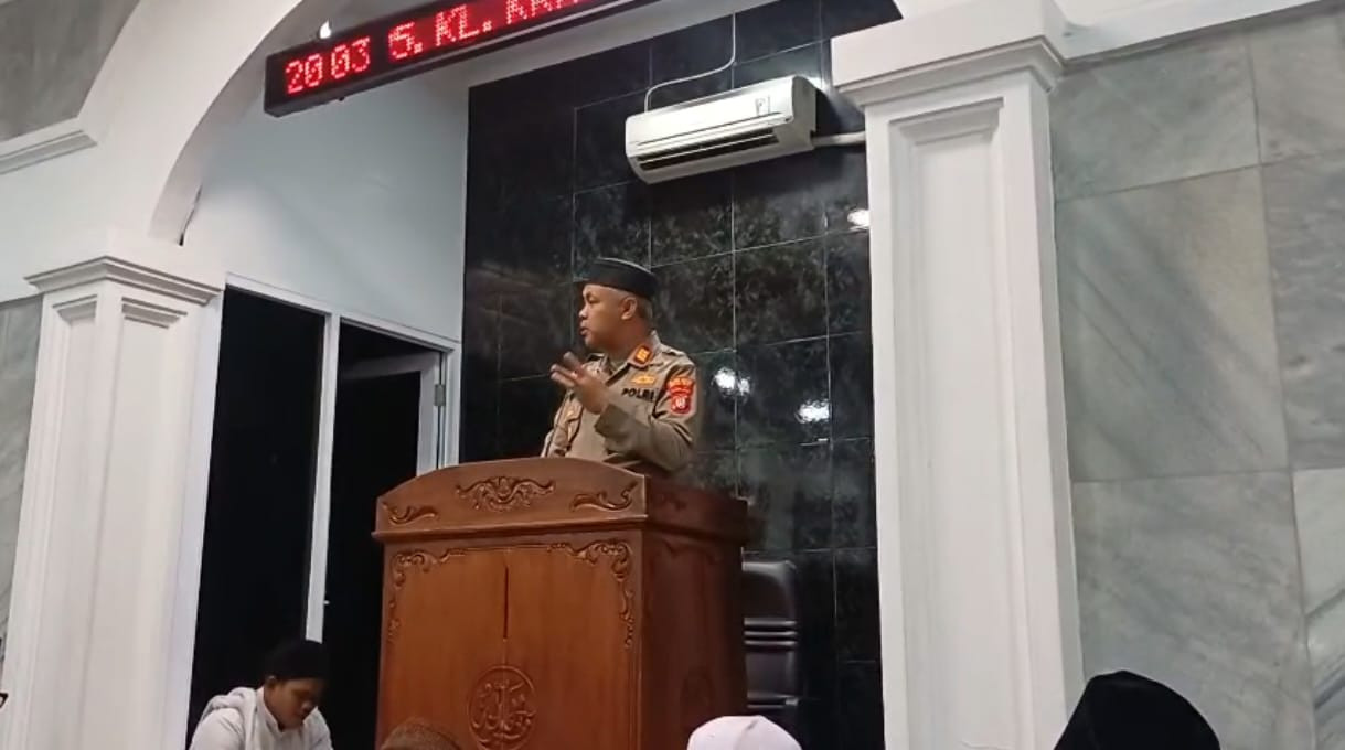 Tarawih Keliling Kapolsek Bekasi Barat Ajak Jemaah Cegah Tawuran