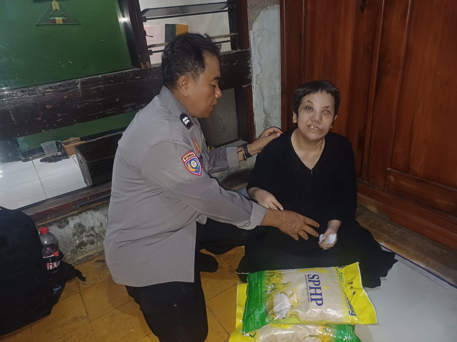 Bhabinkamtibmas Kranji Berbagi: Santuni Anak Yatim Disabilitas dengan Tali Asih