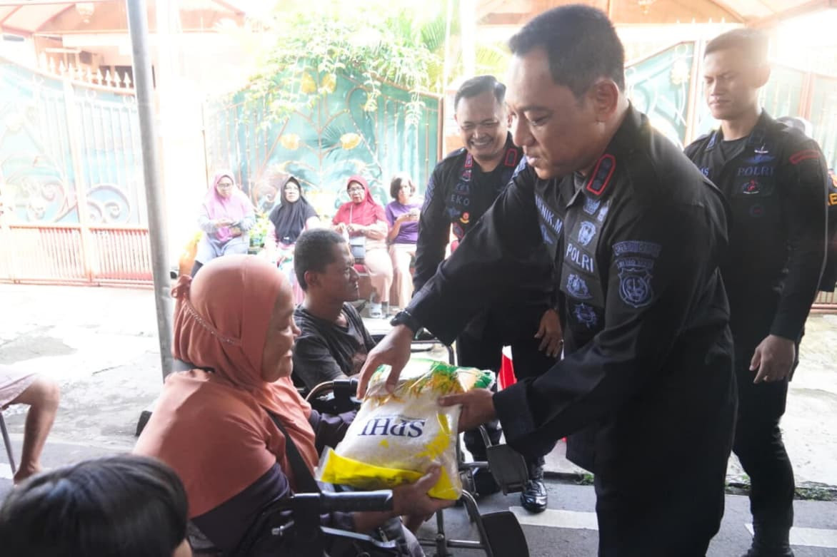 Bakti Kesehatan Brimob Polda Metro Jaya untuk Warga Kwitang