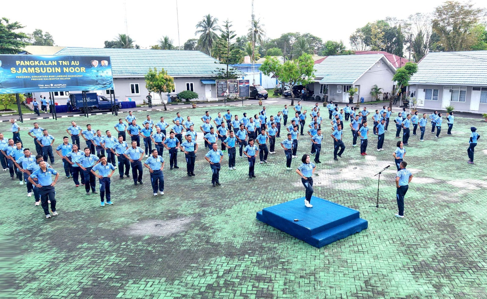 Silaturahmi Terjaga dan Soliditas Personel Semakin Menyala, Danlanud Sjamsudin Noor Rajut Kebersamaan Melalui Olahraga Bersama