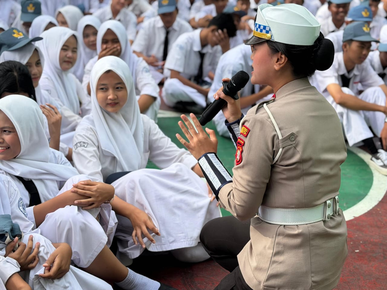 Polisi Ingatkan Pelajar Keselamatan Lalu Lintas Jelang Libur Nataru SMK Gelora