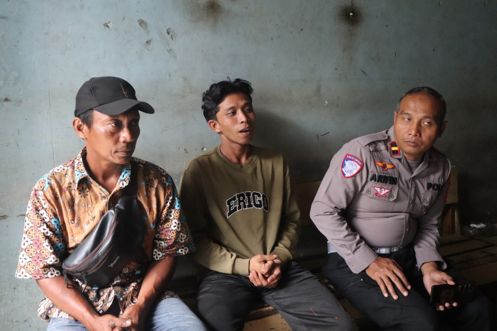 Respons Cepat CLBK, Polres Metro Bekasi Bantu Dua Pria Asal Medan Pulang Kampung