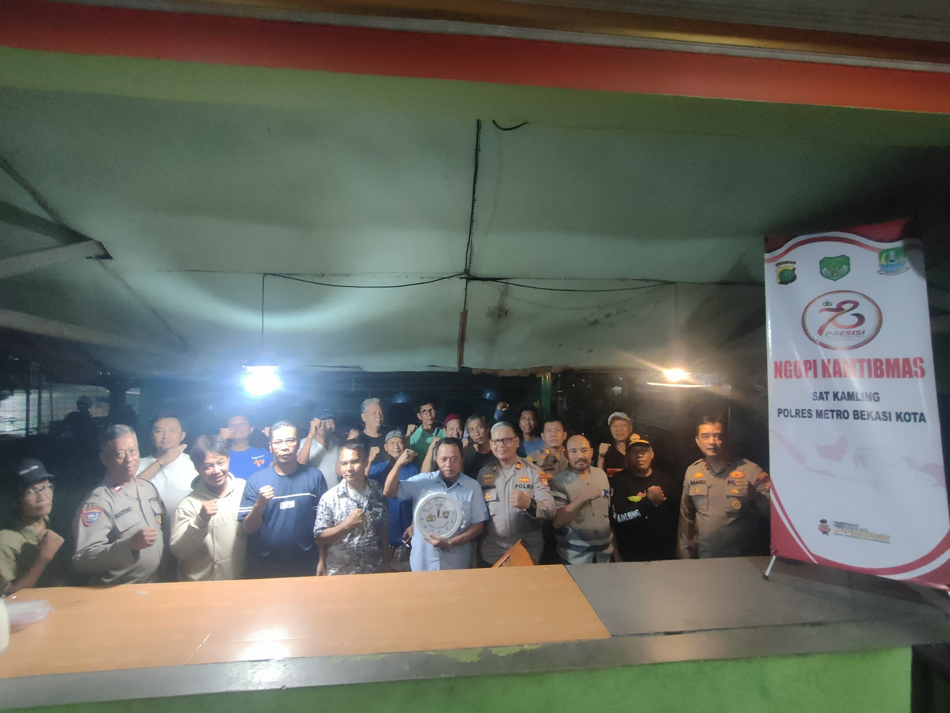 Polsek Bantar Gebang Gelar “Ngopi Kamtibmas” Sat Kamling Polres Metro Bekasi Kota Bersama Warga Padurenan