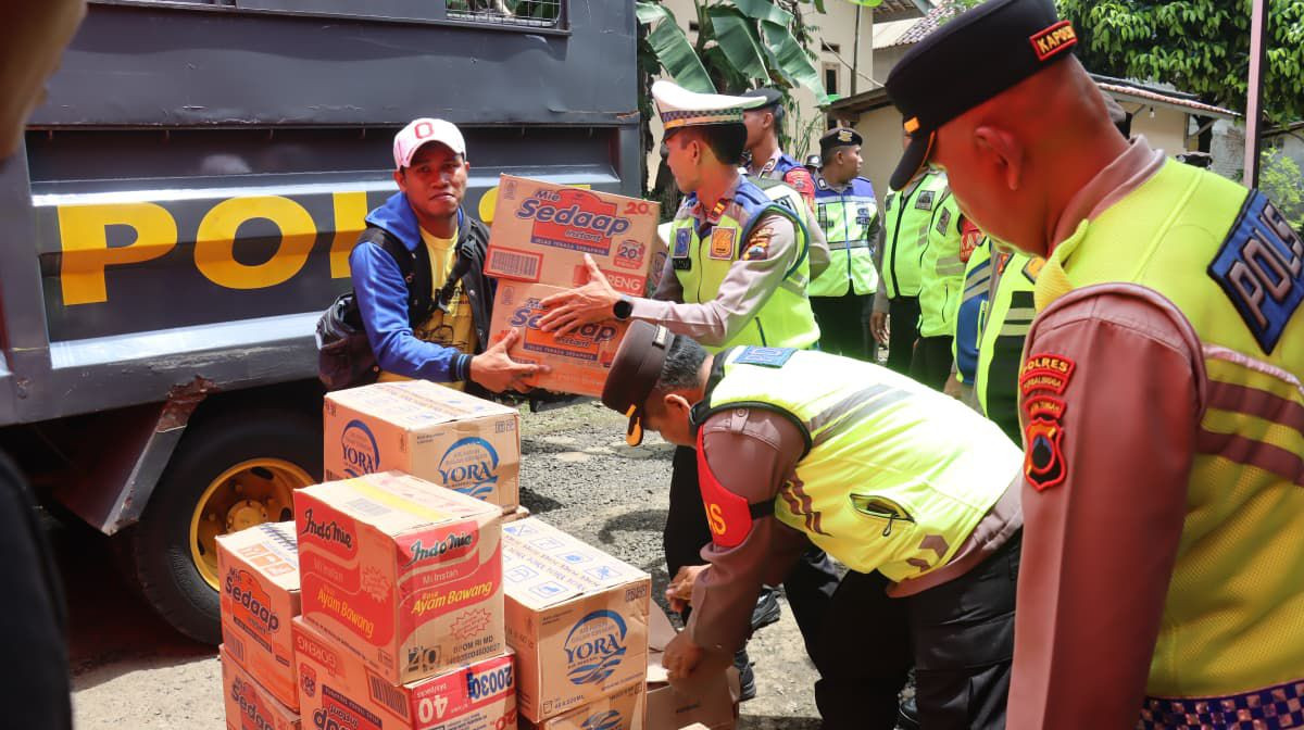 Polri Laksanakan Baksos, Layanan Kesehatan, dan Trauma Healing di Lokasi Bencana Tanah Bergerak Desa Maribaya