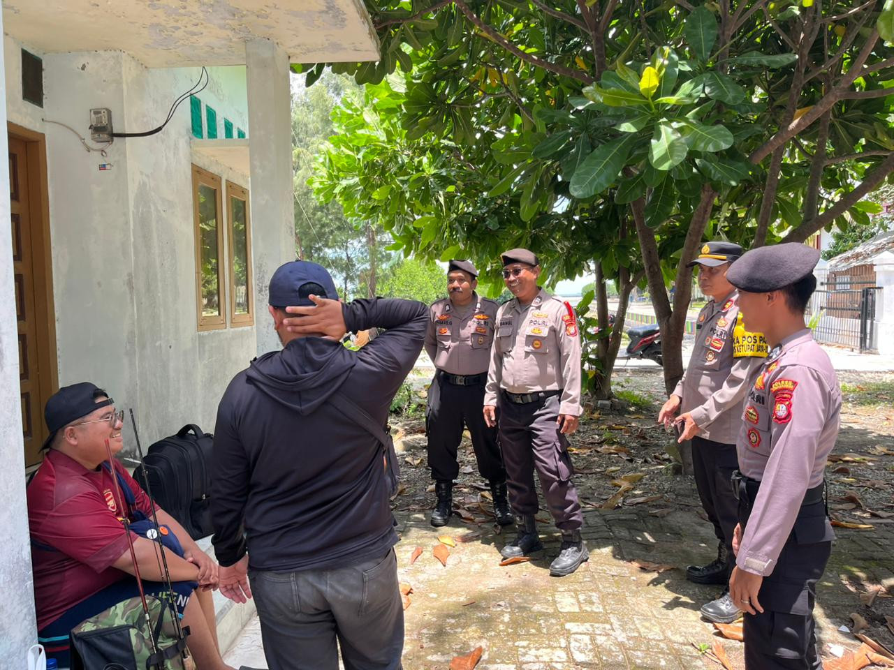 Patroli Humanis di Pulau Pramuka, Wakapolsek Kepulauan Seribu Utara Himbau Wisatawan Jaga Keamanan dan Keselamatan