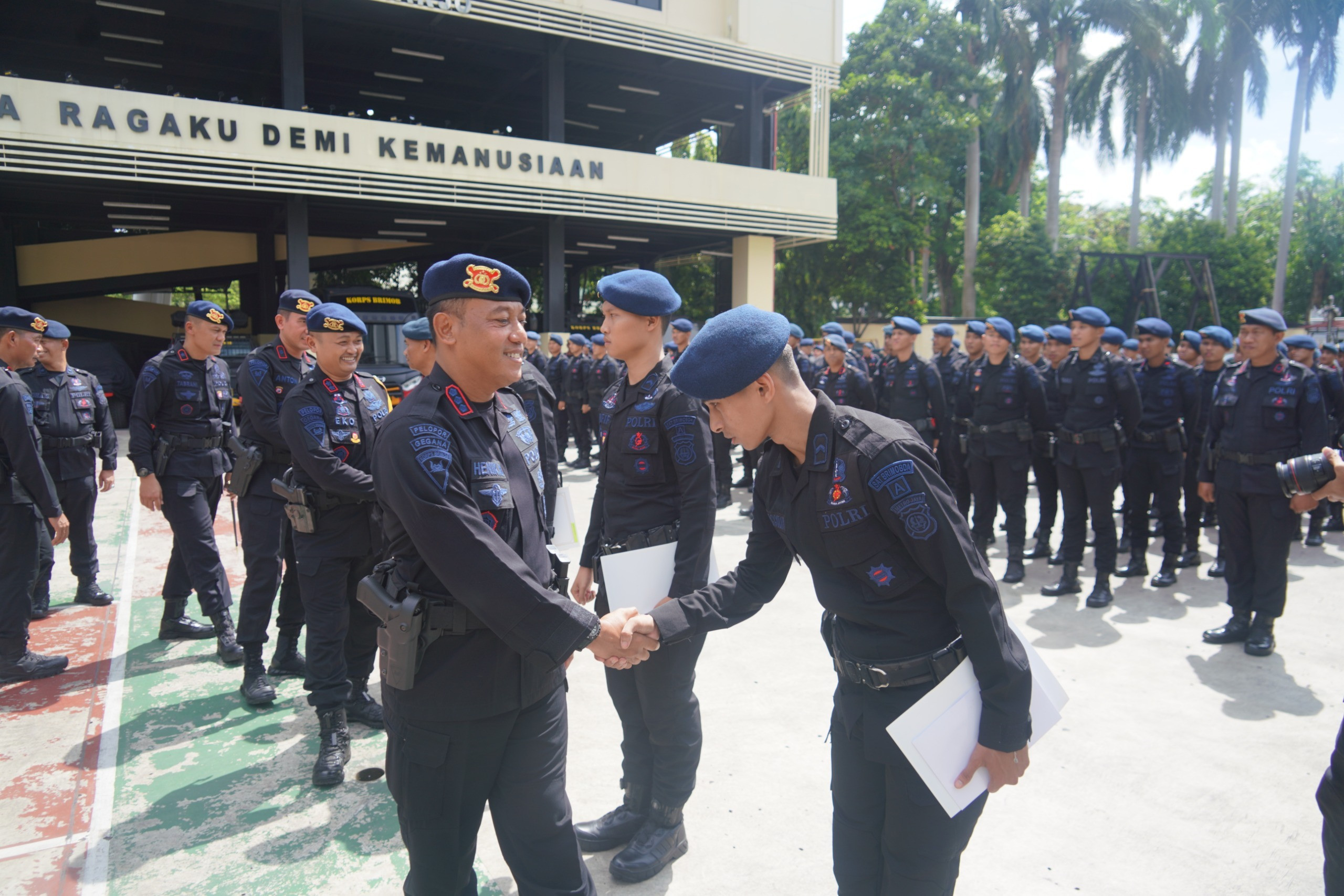 Brimob Polda Metro Jaya Beri Penghargaan kepada Anggota Berprestasi