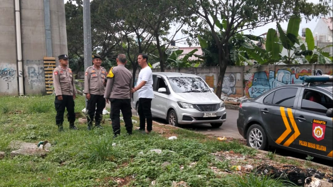 Polsek Bekasi Selatan Gelar Strong Point di Jl. Cikunir Raya, Antisipasi Kejahatan Jalanan