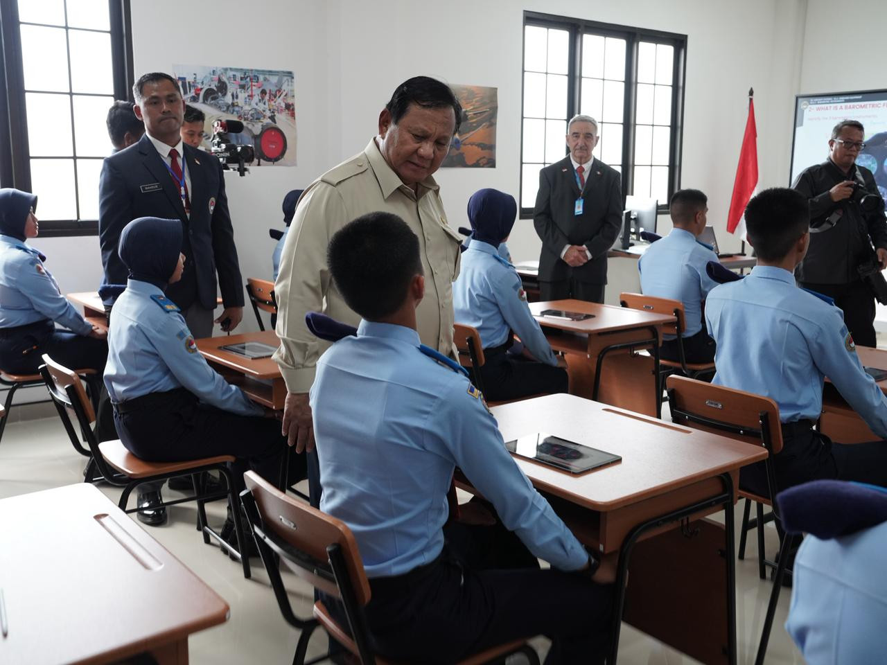 Siswi SMA Taruna Nusantara Titipkan Harapan Masa Depan kepada Prabowo: Indonesia Bisa Makin Maju