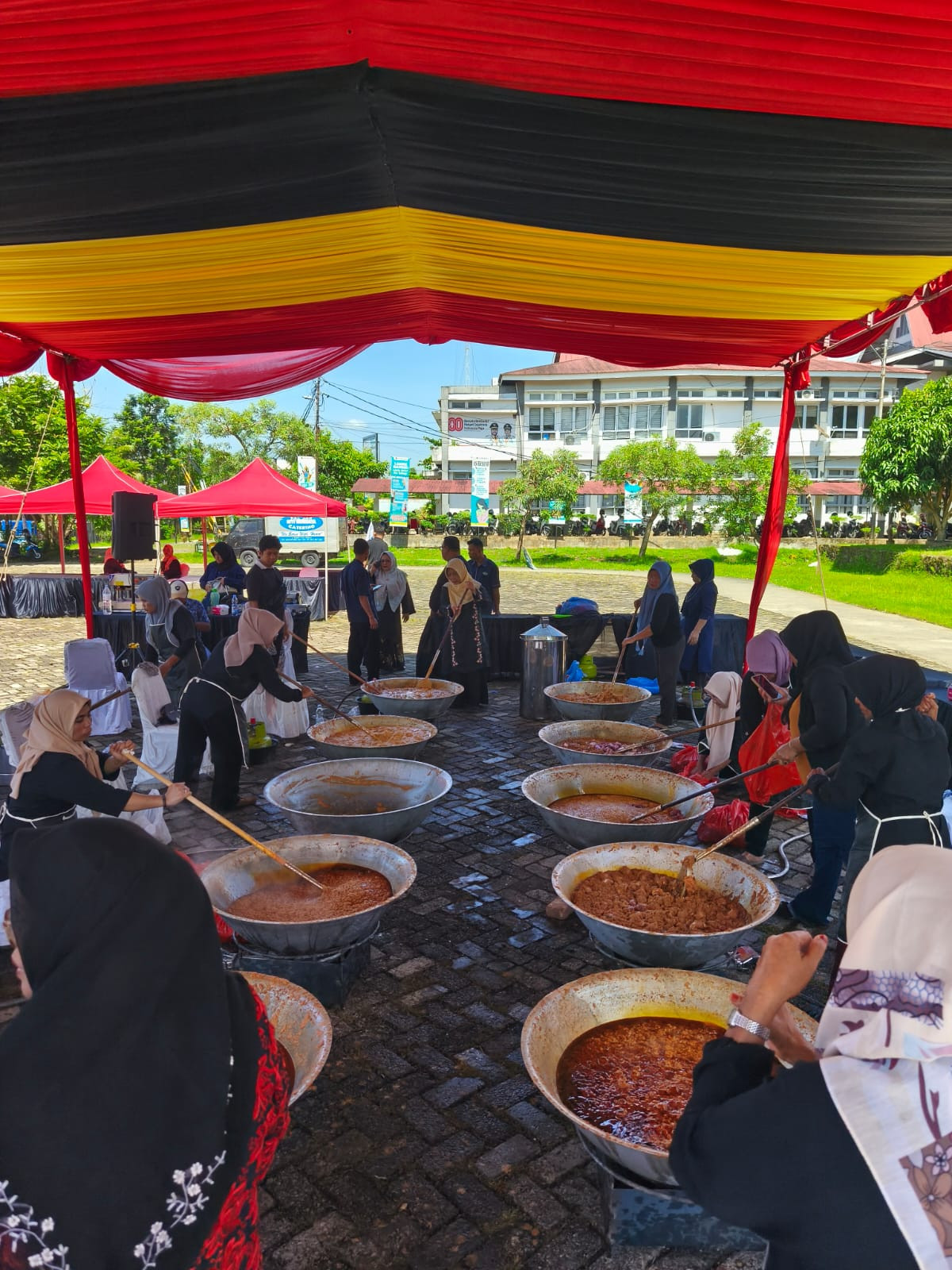 Polri Dukung Pemulihan Pascabanjir di Padang Melalui Kegiatan “Marandang, Pariwisata Pulih Bersama”