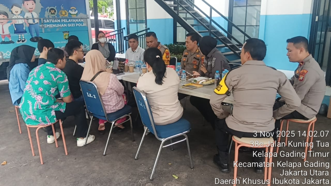 Wakapolres Metro Jakarta Utara Tinjau SPPG Polri Pegangsaan Dua, Bahas Persiapan Lomba Menu Terbaik