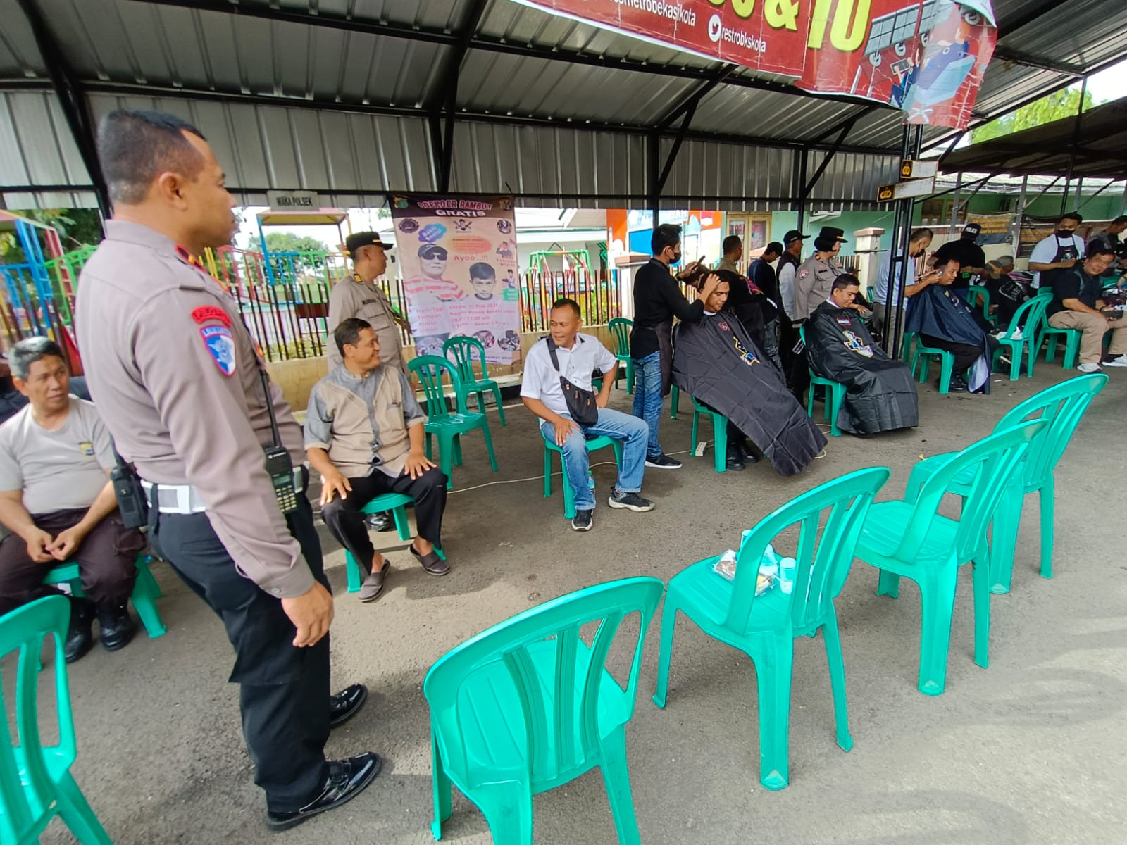 Bakti Sosial Potong Rambut Gratis di Polsek Bekasi Utara