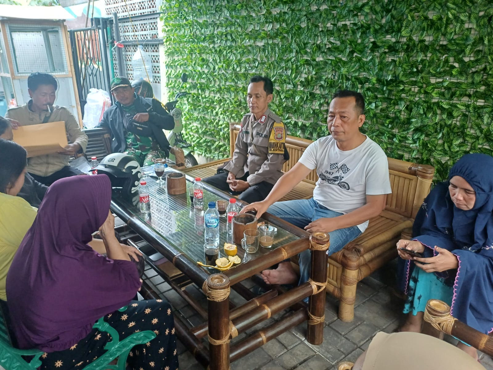 Sinergitas TNI–Polri Jaga Kamtibmas di Kelurahan Bintara Jaya