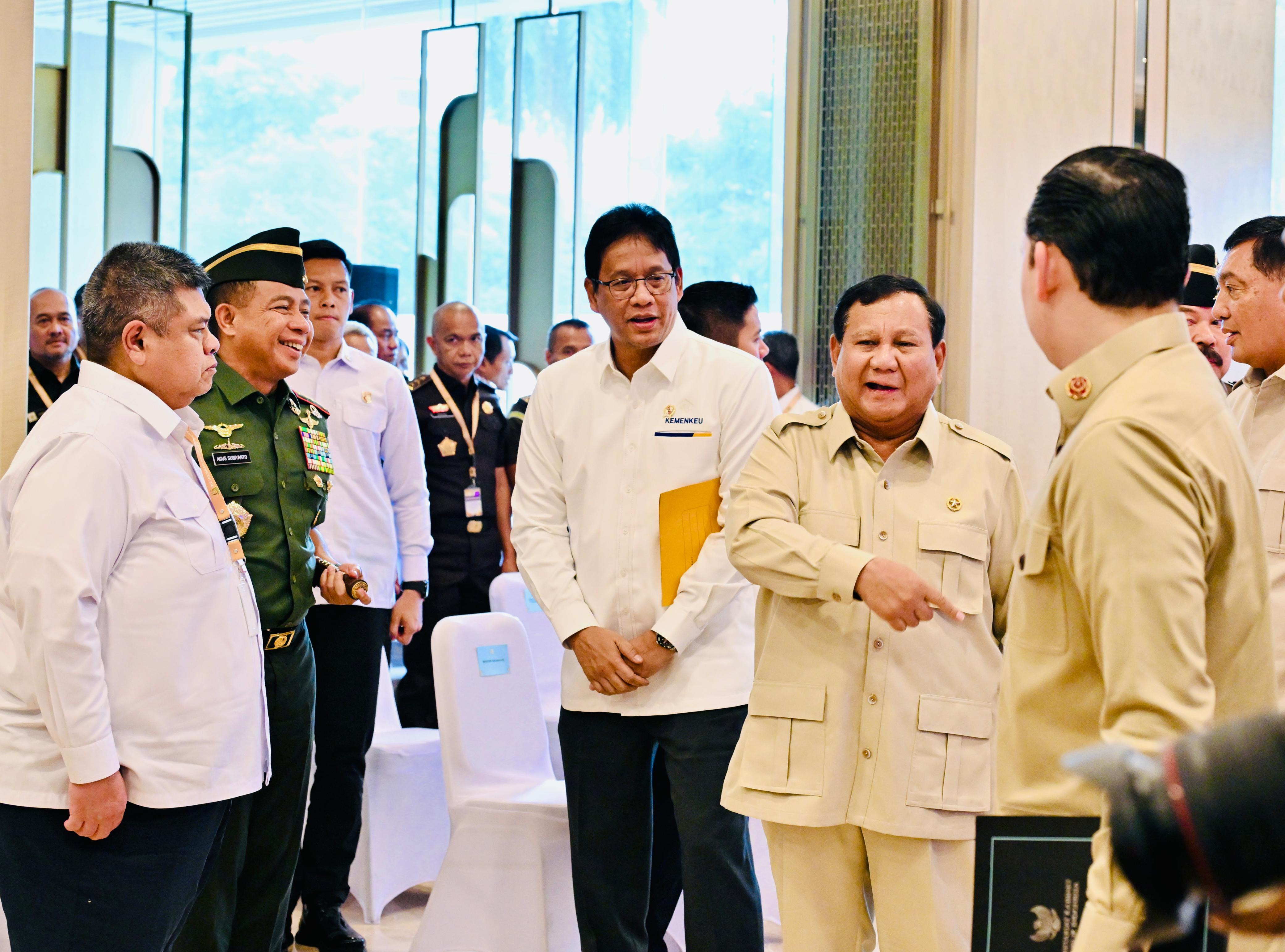 Panglima TNI Dampingi Presiden RI Saksikan Penyerahan Uang Sitaan Hasil Korupsi  Rp 13,25 Triliun di Kejaksaan Agung