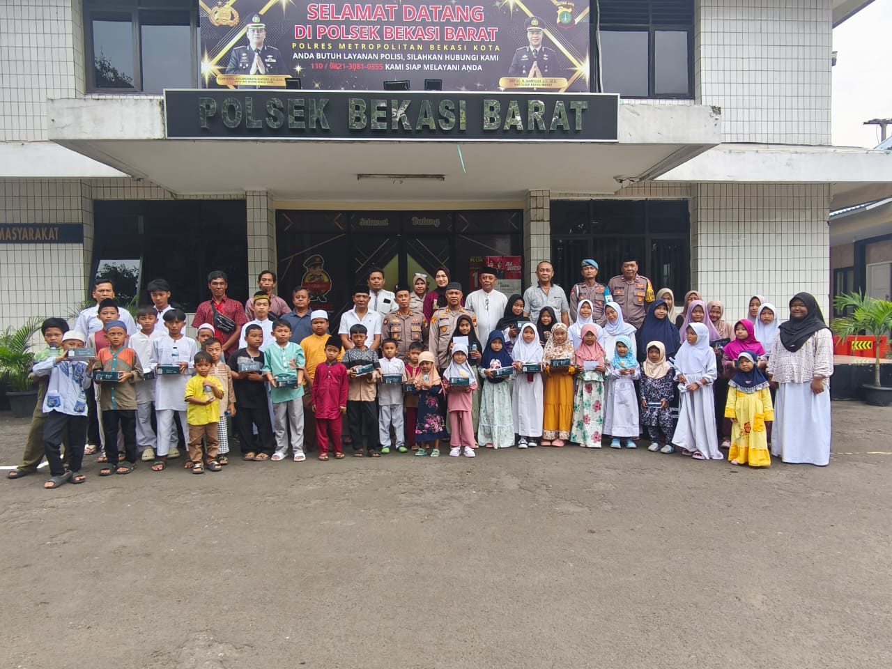 Polsek Bekasi Barat Berbagi: Santunan Anak Yatim dan Doa Bersama untuk Keberkahan dan Keamanan Wilayah
