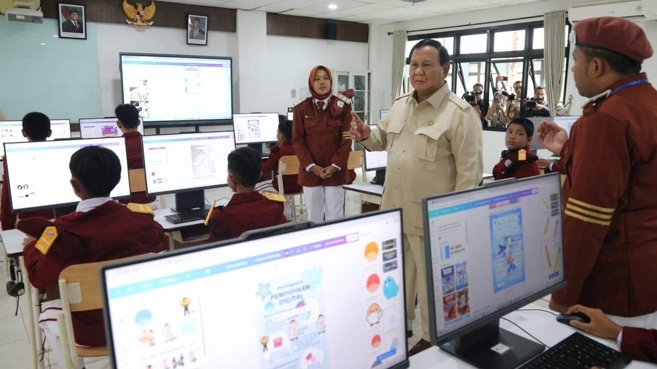Prabowo Tiba di Sekolah Rakyat 9 Banjarbaru, Sambut Yel-yel dari Siswa dan Tinjau Fasilitas Sekolah