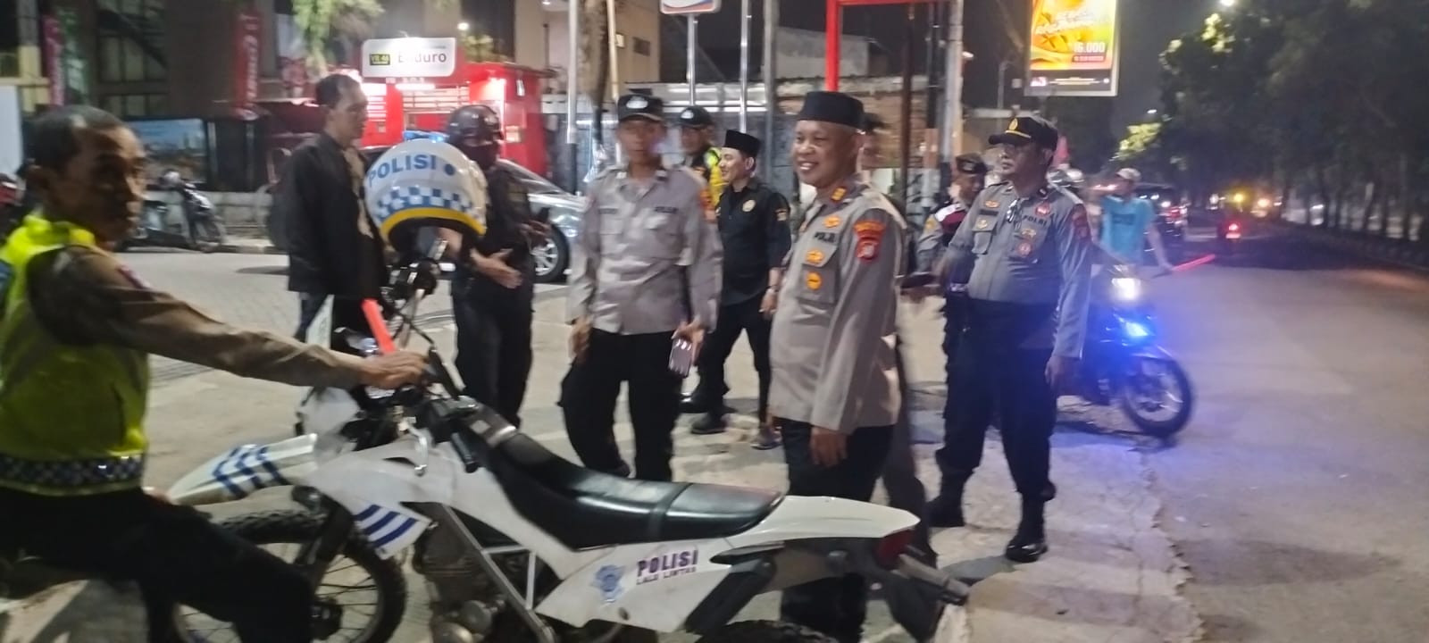 Patroli Skala Besar Polsek Bekasi Barat Berikan Rasa Aman bagi Masyarakat