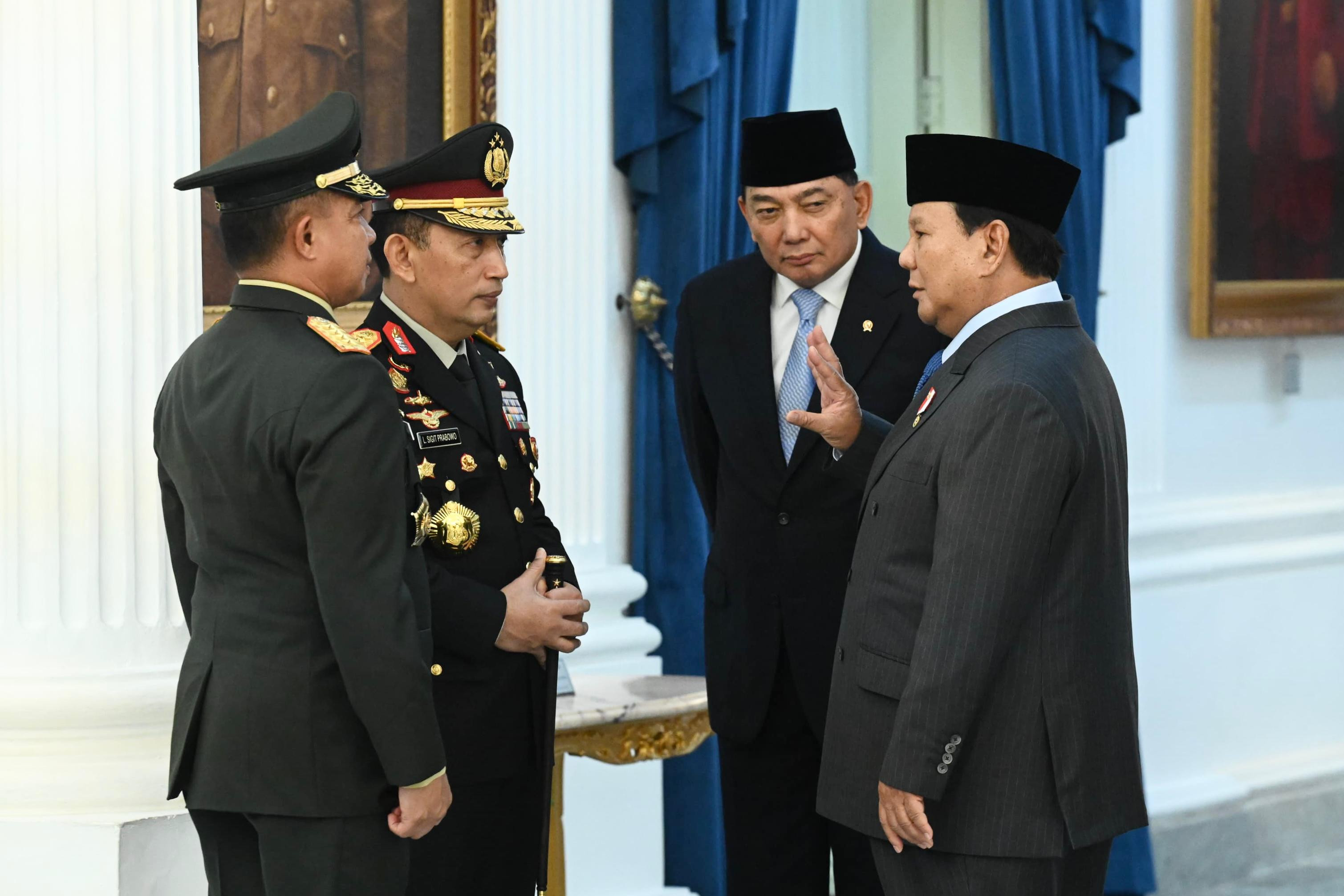 Panglima TNI Hadiri Penganugerahan Pangkat Istimewa dan Pelantikan Menteri Kabinet Merah Putih di Istana Negara