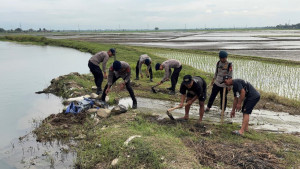 Brimob Polda Metro Jaya Mulai Progres Pembangunan Jembatan Presisi di Pebayuran